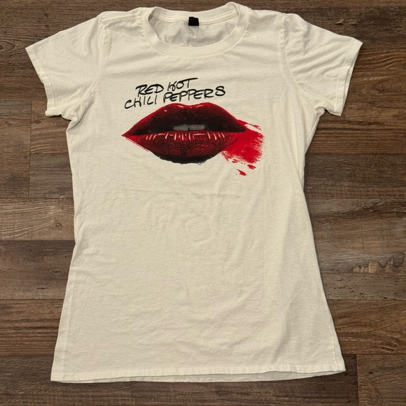 the Rolling Stones Tops - New Without Tag Women’s Large White Red Hot Chili Peppers Tshirt Lips Trendy!
